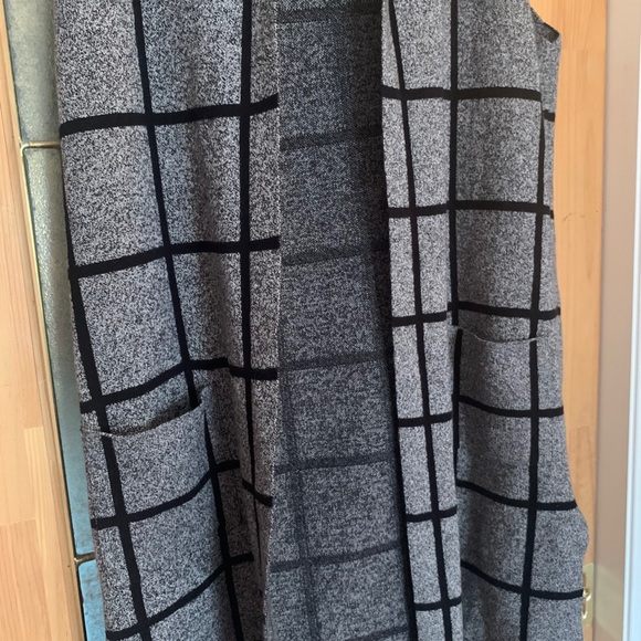 Sleeveless plaid jacket - Picture 2 of 4